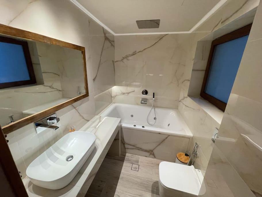 Acropolis Lux Apartment Athene Buitenkant foto